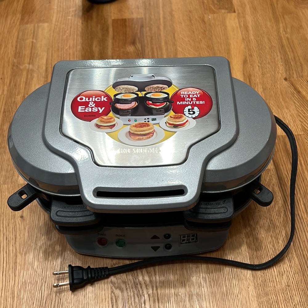Hamilton Beach Dual Breakfast Sandwich Maker with Timer, Silver (25490A)